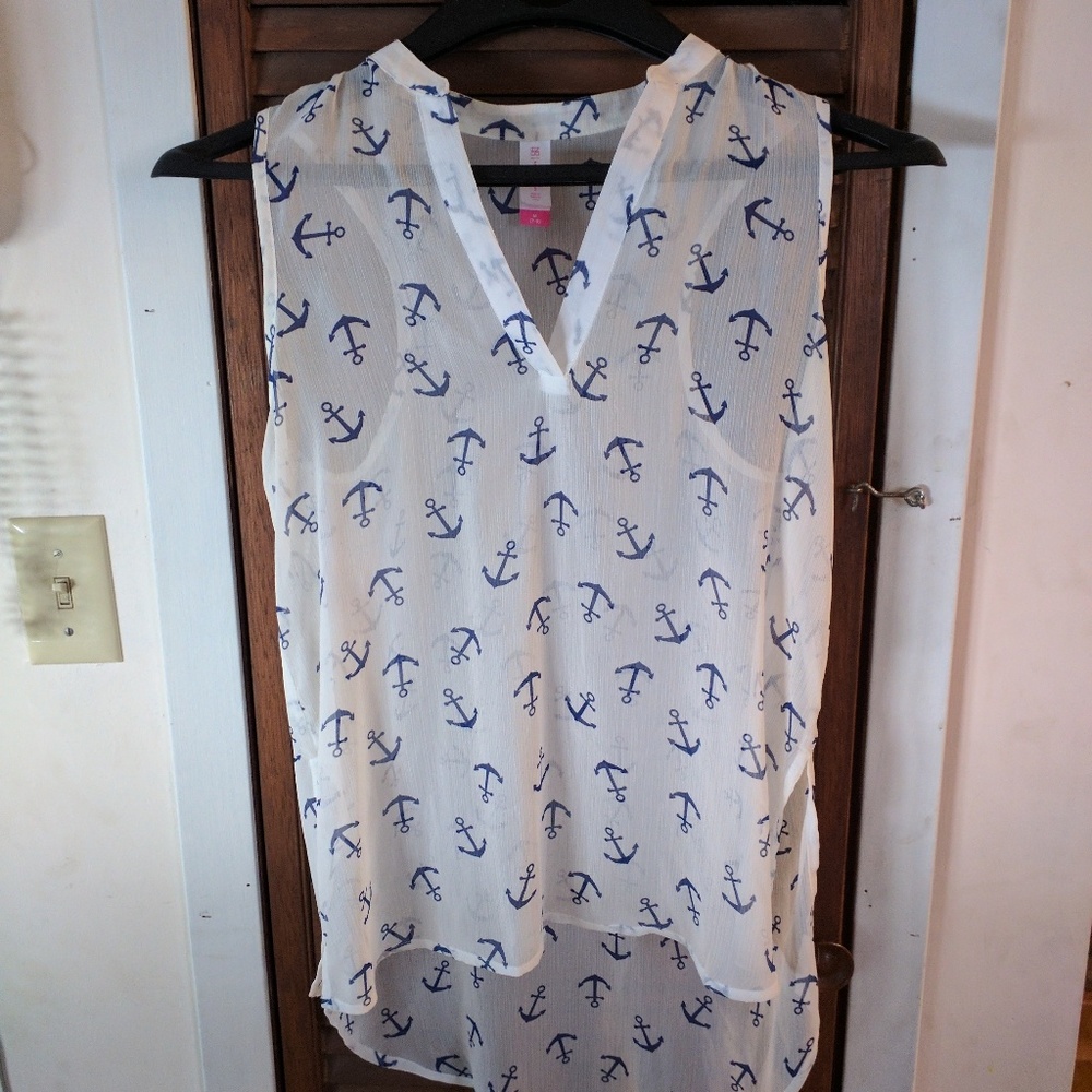 Ladies No Boundries Hi-Lo V-neck sleeveless top